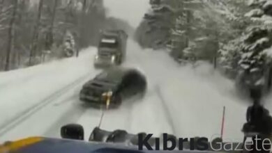 ABD'de tırı sollamak isterken kar küreme aracına çarptı, ikiye bölündü 6 abdde tiri sollamak isterken kar kureme aracina carpti ikiye bolundu HqCdBC8l