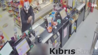 Avustralya’da film sahnesi gibi soygun... Palyaço maskesiyle hırsızlık yaptı 10 avustralyada film sahnesi gibi soygun palyaco maskesiyle hirsizlik yapti C1waSTUq