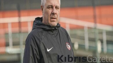 batuhan karadenizden sumudicaya agir elestiri karakter yoksunu t14QJOsY