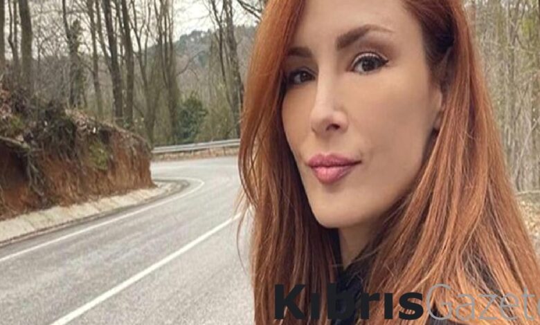 Ceketinin altına hiçbir şey giymedi! Mine Tugay’dan cesur kareler: "Fizik dediğin…" 1 ceketinin altina hicbir sey giymedi mine tugaydan cesur kareler fizik dedigin XyneQKXf