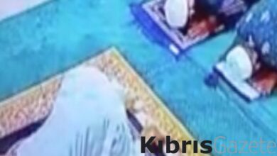 Endonezya'da namaz sırasında kalp krizi geçiren imam secdede vefat etti 10 endonezyada namaz sirasinda kalp krizi geciren imam secdede vefat etti s9JDGYF3