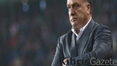 eski fenerbahce teknik direktoru dick advocaattan sasirtan imza OCDhTZxv