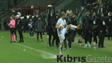 eyupsporlu caner erkin kocaelispor taraftariyla tartisma yasadi seOuhA76