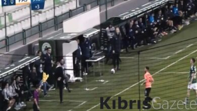 Fatih Terim, ilk maçında imzasını attı! Klas hareket... 6 fatih terim ilk macinda imzasini atti klas hareket TzTck55f