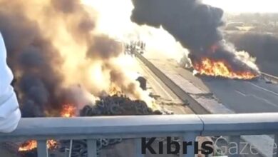 fransa yaniyor ciftciler yollari atese verdi XdINWJ9i