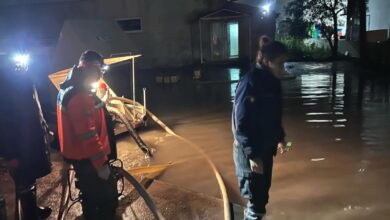 Geçitköy bölgesinde mahsur kalan vatandaşlar kurtarıldı 1 gecitkoy bolgesinde mahsur kalan vatandaslar kurtarildi NnqKLalD