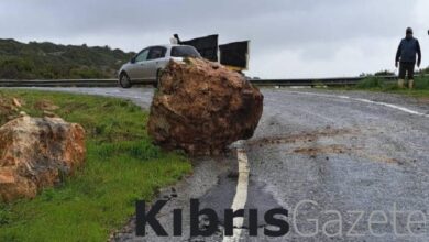 kayalar sadrazamkoy yoluna kaya dustu fc9g8cOS