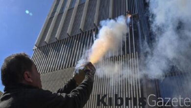 Lübnan’da halk sokağa döküldü! Merkez Bankası'na havai fişekle saldırdılar 8 lubnanda halk sokaga dokuldu merkez bankasina havai fisekle saldirdilar ea529wk3