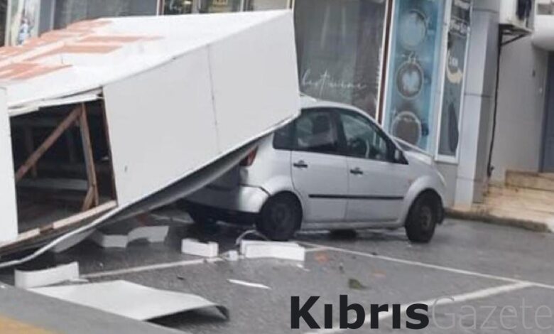 Reklam panosu araçları ezdi! 1 reklam panosu araclari ezdi LfOCzlTD