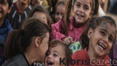 Savaşın en masum yüzü! Filistinli çocuklar her şeye rağmen yaşama tutunmaya çalışıyor... 1 savasin en masum yuzu filistinli cocuklar her seye ragmen yasama tutunmaya calisiyor SH3R87R4