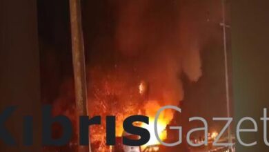 seyir halindeki bir arac alev aldi rMHH49Eg