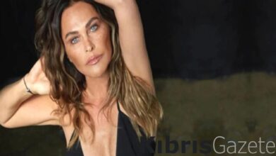 60 yasindaki hulya avsardan olay yaratan poz gogsunu eliyle sansurledi GMlg7bZa