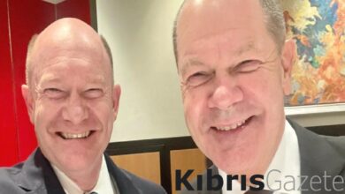 almanya basbakani scholz ile abdli senator coons arasindaki benzerlik dikkat cekiyor sGzWOkKs