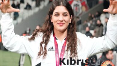 besiktas yonetiminden avrupa sampiyonu guresci nesrin basa plaket cDsAXgYw