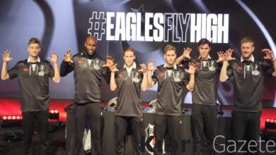 besiktasta imza toreni adeta govde gosterisi yaptilar 88NgWWfd