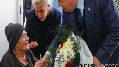 cumhurbaskani tatar bakim evinde darp edilen 100 yasindaki saban diskoyu ziyaret etti bvI8TdSW