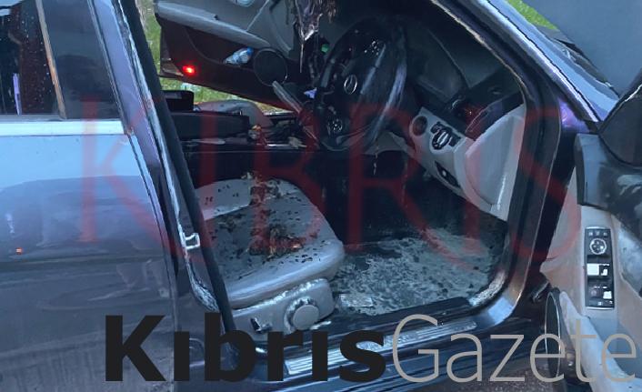 Haraket halindeki araç alev aldı! 1 haraket halindeki arac alev aldi Q3M1895I