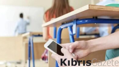 ingiltere ogrencilerin okullarda cep telefonu kullanimini yasakliyor ufcsTH9K