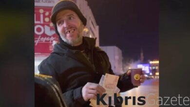 Kadıköy'de çaycıya bahşiş veren turist gündem oldu! Sosyal medya onu konuşuyor..."İnsan olmak" 6 kadikoyde cayciya bahsis veren turist gundem oldu sosyal medya onu konusuyorinsan olmak RlJizNHf