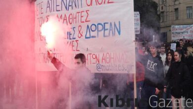 ogrenci ve egitimciler yunanistanda ozel universite acilmasini protesto etti 3COGpAYG
