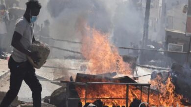 senegalde cumhurbaskanligi secimi ertelendi sokaklar savas alanina dondu dfOZykVU