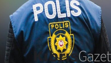 tisortu giydi bilekligi takti odemeden magazadan cikmaya calisti q4aBcQng