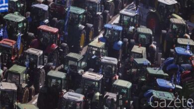 yunanistanda ciftciler yolu trafige kapatti 39C76NzE