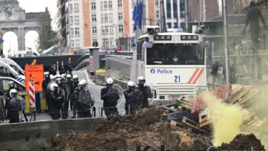 Çiftçiler, AB kurumları önünde gösteri düzenledi! 2 ciftciler ab kurumlari onunde gosteri duzenledi gzySMckU