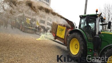 Çiftçiler, AB kurumları önünde gösteri düzenledi 3 ciftciler ab kurumlari onunde gosteri duzenledi lw8P99BK
