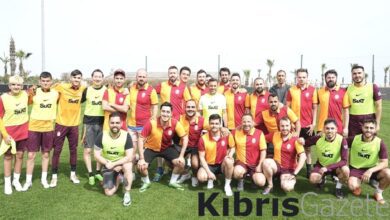 galatasarayda teknik ekip ile basin mensuplari mac yapti POlzbm3v