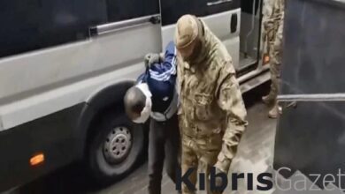 Rusya’da katliam yapan teröristlerin Moskova’ya getirilme anları 2 rusyada katliam yapan teroristlerin moskovaya getirilme anlari XpNws679