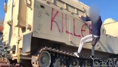 Yunanistan’da ABD ve NATO tanklarını taşıyan tren engellendi! 1 yunanistanda abd ve nato tanklarini tasiyan tren engellendi 8ukW8z5M