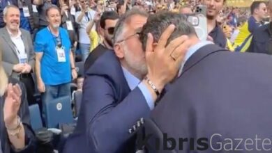Fenerbahçe taraftarı, Ali Koç'u alnından öptü 9 fenerbahce taraftari ali kocu alnindan optu 3Ry7EsM6