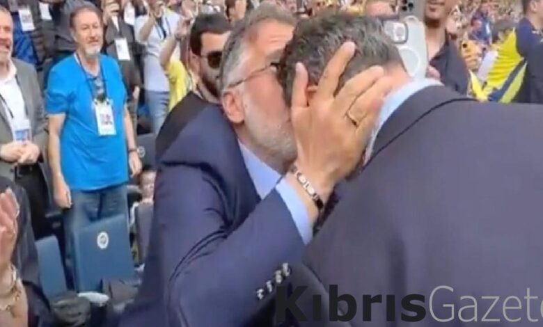 Fenerbahçe taraftarı, Ali Koç'u alnından öptü 1 fenerbahce taraftari ali kocu alnindan optu qxDWjIUd