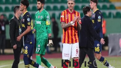 galatasarayli futbolcular fenerbahceli gencleri alkisladi I5tBdaQL