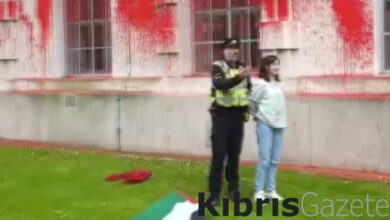 İngiltere Savunma Bakanlığı'na boyalı saldırı düzenlendi 9 ingiltere savunma bakanligina boyali saldiri duzenlendi BN8NVIkQ
