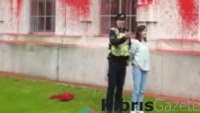 İngiltere Savunma Bakanlığı'na boyalı saldırı düzenlendi 10 ingiltere savunma bakanligina boyali saldiri duzenlendi i2P4Hz64