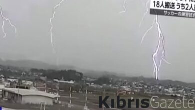 japonyada futbol oynayan genclerin uzerine yildirim dustu SWAyHANw