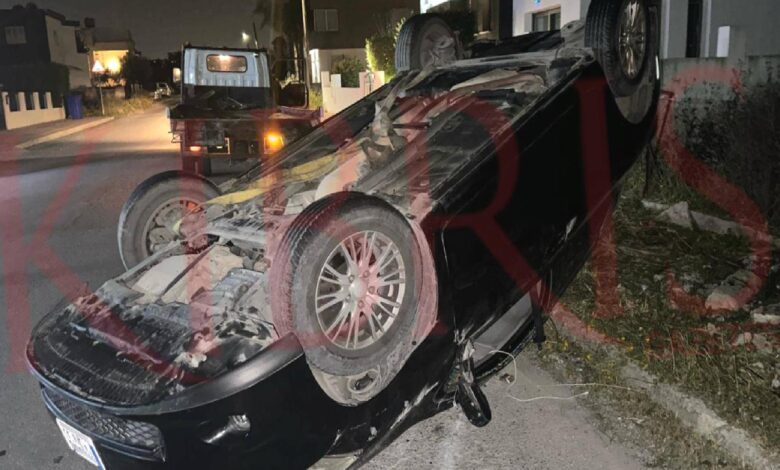 Park halindeki iki araca çarpıp takla attı! 1 park halindeki iki araca carpip takla atti 5bKnDO1O