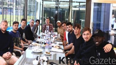 Samet Aybaba, oyuncularla yemekte bir araya geldi 8 samet aybaba oyuncularla yemekte bir araya geldi 9Et8UVsn