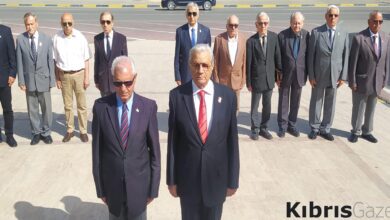 tmt mucahitler dernegi ataturk bustune ve tekke bahcesindeki sehitler anitina celenk koydu eZlRGv78