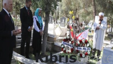 tore ismail sadikoglunu kabri basinda andi dpi9WtHB