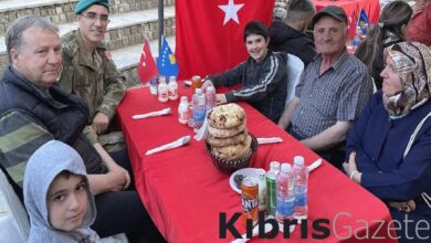 Türk askeri, Kosova'da iftar verdi 1 turk askeri kosovada iftar verdi svBNKnGA